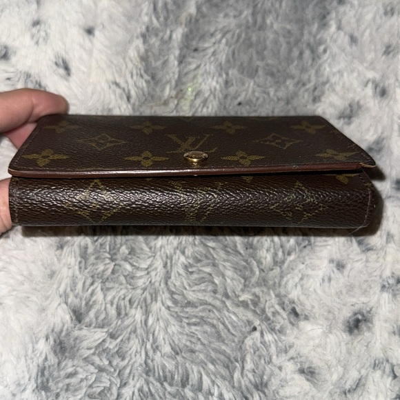 Men’s Or Women’s Louis Vuitton Super clean and Rare Vintage piece! Preloved 9/10 - Picture 4 of 17